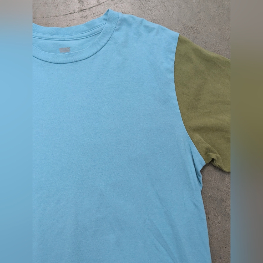 Levi's T-Shirt in Blue and Olive, Small
